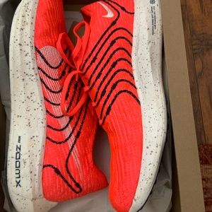 Pegasus Turbo Next Nature 'Bright Crimson'